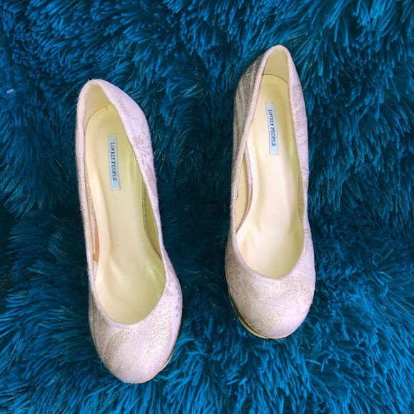 Brand New Light Pink and hint of gold Wedges - Picture 4 of 4